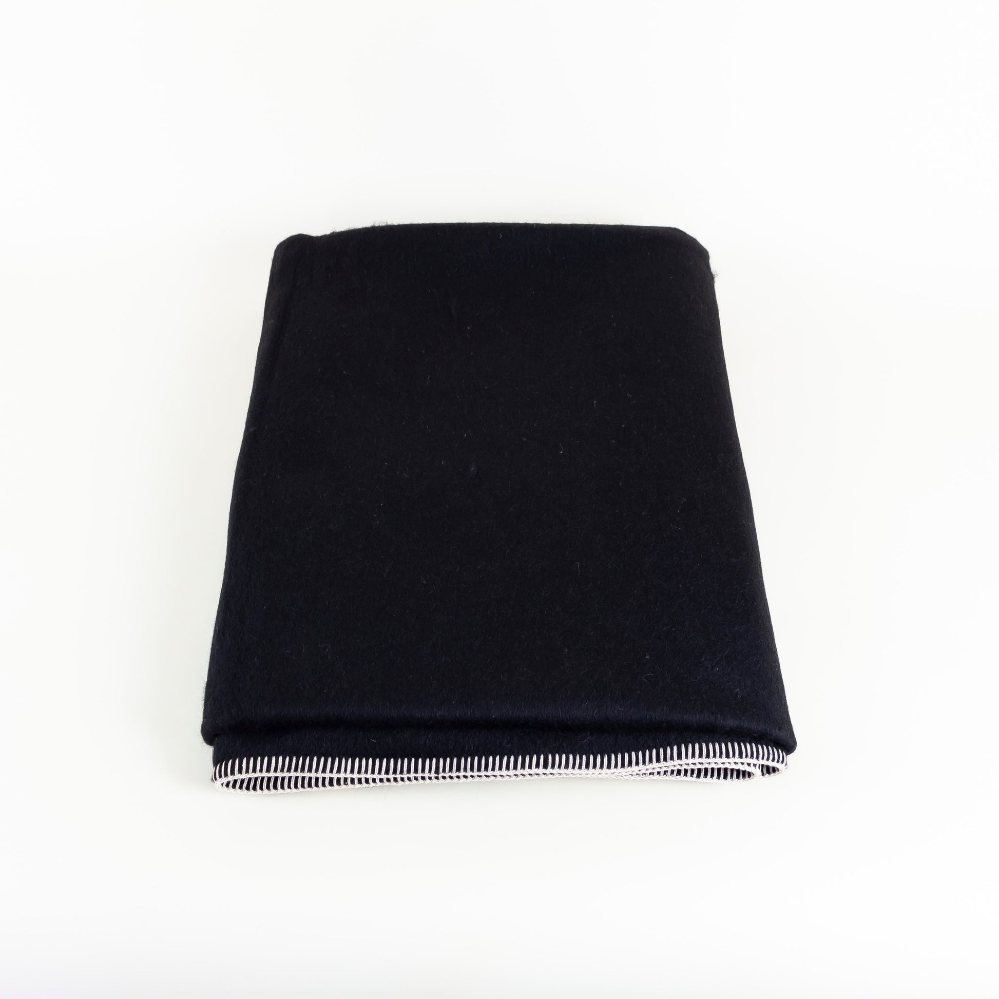 Siempre Recycled Fiber White or Black Blanket | Blacksaw